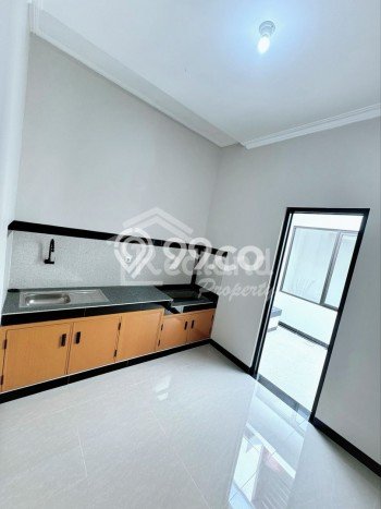 Rumah Strategis 4 KT LT 195m² di Manyaran, Semarang Rumah Strategis 4 KT LT 195m² di Manyaran, Semarang