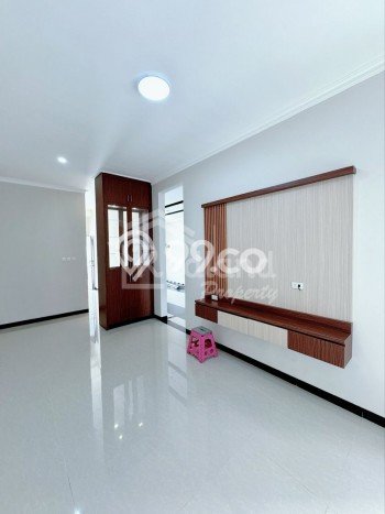 Rumah Strategis 4 KT LT 195m² di Manyaran, Semarang Rumah Strategis 4 KT LT 195m² di Manyaran, Semarang