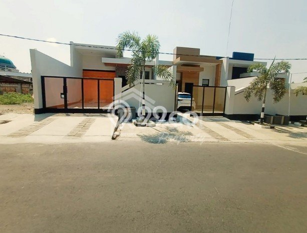 Rumah Strategis 4 KT LT 195m² di Manyaran, Semarang Rumah Strategis 4 KT LT 195m² di Manyaran, Semarang