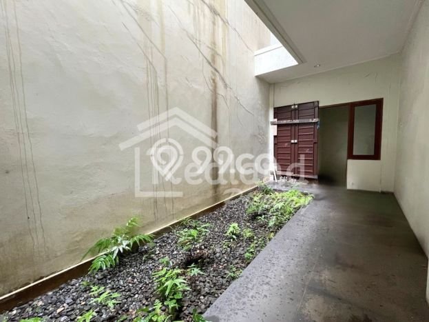 Dijual Rumah Premium dengan Fasilitas Sekitar Lengkap di Semarang Barat, Semarang Dijual Rumah Premium dengan Fasilitas Sekitar Lengkap di Semarang Barat, Semarang