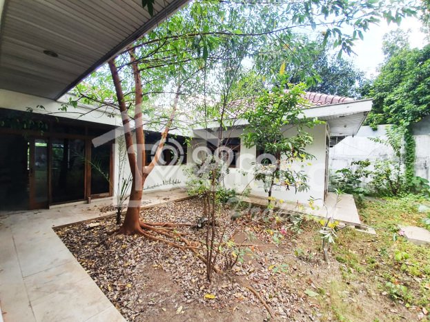 Lokasi terbaik! Rumah siap pakai disewakan di Gajah Mungkur LB 500m2 Lokasi terbaik! Rumah siap pakai disewakan di Gajah Mungkur LB 500m2