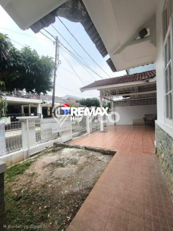 Ready to Use! Premium House LT 310m2 Desain Elegan di Kemang Pratama Ready to Use! Premium House LT 310m2 Desain Elegan di Kemang Pratama