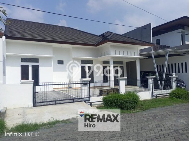 Ready to Use! Premium House LT 315m2 Desain Elegan di Kemang Pratama Ready to Use! Premium House LT 315m2 Desain Elegan di Kemang Pratama