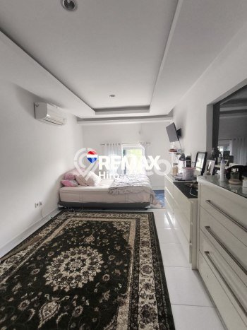 Rumah Minimalis 4 KT di Kemang Pratama Bekasi Semi Furnished Rumah Minimalis 4 KT di Kemang Pratama Bekasi Semi Furnished