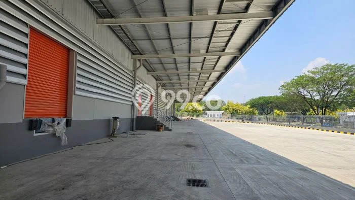 Gudang Disewa di Bekasi dengan LB 9400m2 Area Komersial Ramai Gudang Disewa di Bekasi dengan LB 9400m2 Area Komersial Ramai