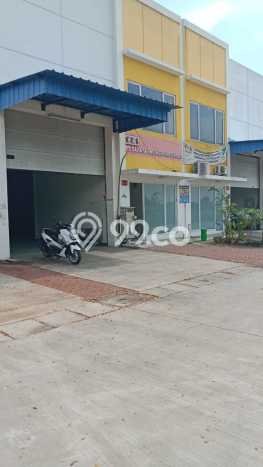 KAWASAN KOMERSIAL! Gudang Disewakan di Karawang Barat, Luas 314m2m², Akses Utama KAWASAN KOMERSIAL! Gudang Disewakan di Karawang Barat, Luas 314m2m², Akses Utama