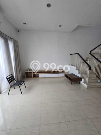 Disewakan! Rumah 4 Kamar Tidur &
4 Kamar Mandi di Pantai Indah Kapuk, Jakarta Utara Disewakan! Rumah 4 Kamar Tidur &
4 Kamar Mandi di Pantai Indah Kapuk, Jakarta Utara