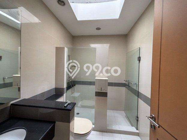 Disewakan Ruko Premium Kawasan , Luas 1100m2m², Jalan Utama Disewakan Ruko Premium Kawasan , Luas 1100m2m², Jalan Utama