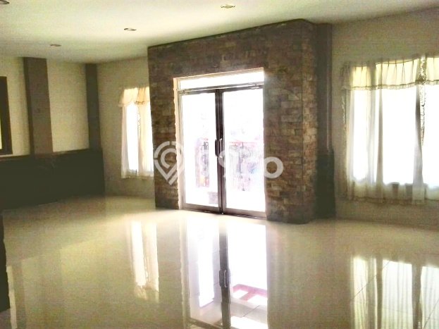 LOKASI PREMIUM! Ruko di Sudirman, Luas 800m², Mainroad, Kawasan Komersial LOKASI PREMIUM! Ruko di Sudirman, Luas 800m², Mainroad, Kawasan Komersial
