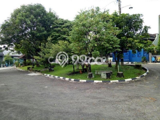 Rumah Nyaman dengan Luas Tanah 105m² dan Luas Bangunan 140m² di Kawasan Cibinong, Bogor Rumah Nyaman dengan Luas Tanah 105m² dan Luas Bangunan 140m² di Kawasan Cibinong, Bogor