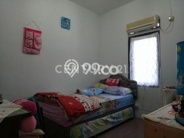 Rumah Nyaman dengan Luas Tanah 105m² dan Luas Bangunan 140m² di Kawasan Cibinong, Bogor Rumah Nyaman dengan Luas Tanah 105m² dan Luas Bangunan 140m² di Kawasan Cibinong, Bogor