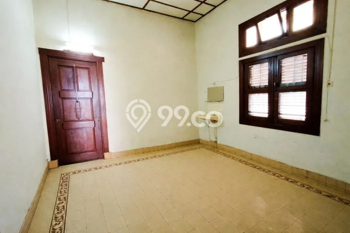 Lokasi strategis! Rumah siap pakai dikontrakkan di Klojen LB 289m2 Lokasi strategis! Rumah siap pakai dikontrakkan di Klojen LB 289m2