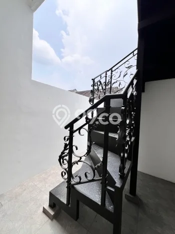 For Sale! Luxury House LT 340m2 Desain Modern di BSD Puspita Loka For Sale! Luxury House LT 340m2 Desain Modern di BSD Puspita Loka
