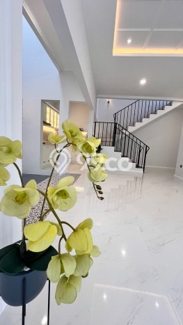 Hunian Elit LB 180m2 Siap Pakai Desain Elegan di BSD Nusaloka, Tangerang Hunian Elit LB 180m2 Siap Pakai Desain Elegan di BSD Nusaloka, Tangerang