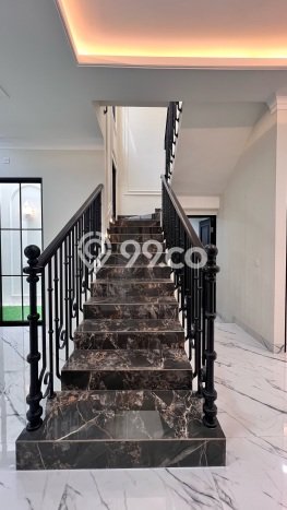 Ready to Use! Premium House LT 180m2 Desain Elegan di BSD Griya Loka Ready to Use! Premium House LT 180m2 Desain Elegan di BSD Griya Loka