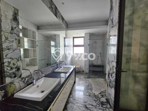Ready to Use! Luxury House LT 325m2 Desain Modern di Pluit Ready to Use! Luxury House LT 325m2 Desain Modern di Pluit