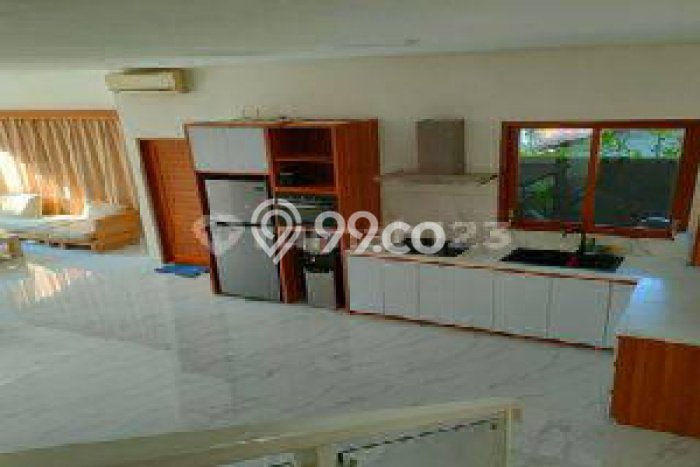 Rumah Premium di , 4 KM, Lingkungan Nyaman, LT 300m2m² LB 500m2m² Rumah Premium di , 4 KM, Lingkungan Nyaman, LT 300m2m² LB 500m2m²