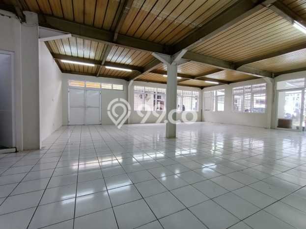 Ready to Use! Luxury House LT 898m2 Desain Elegan di Kopo Ready to Use! Luxury House LT 898m2 Desain Elegan di Kopo