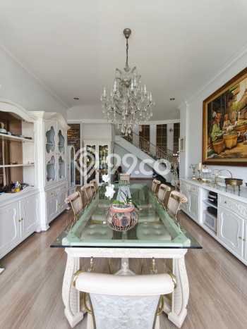Rumah Elit Modern Tanpa Renovasi di Setra Duta Bandung Rumah Elit Modern Tanpa Renovasi di Setra Duta Bandung