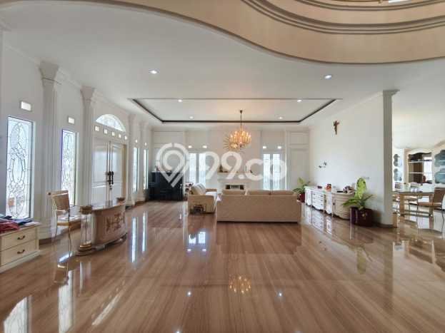 Rumah Elit Modern Tanpa Renovasi di Setra Duta Bandung Rumah Elit Modern Tanpa Renovasi di Setra Duta Bandung
