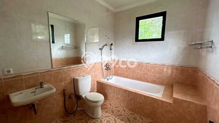 Jual Rumah Mewah Megah Dengan View Cantik di Legenda Wisata, Jakarta Timur Jual Rumah Mewah Megah Dengan View Cantik di Legenda Wisata, Jakarta Timur