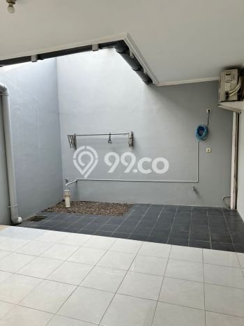 Disewakan! Rumah 3 Kamar Tidur &
2 Kamar Mandi di Kota Wisata, Jakarta Timur Disewakan! Rumah 3 Kamar Tidur &
2 Kamar Mandi di Kota Wisata, Jakarta Timur