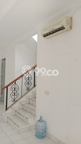 Rumah sewa siap pakai 3 KT di Legenda Wisata, Jakarta Timur Rumah sewa siap pakai 3 KT di Legenda Wisata, Jakarta Timur