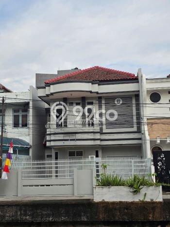 Rumah Mewah LB 240m2 Siap Huni Desain Elegan di Taman Ratu, Jakarta Barat Rumah Mewah LB 240m2 Siap Huni Desain Elegan di Taman Ratu, Jakarta Barat