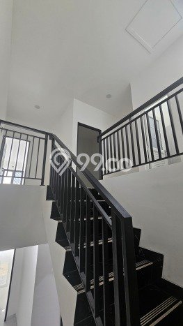 Jual Rumah Luas Elegan Dengan View Cantik di Duri Kepa, Jakarta Barat Jual Rumah Luas Elegan Dengan View Cantik di Duri Kepa, Jakarta Barat