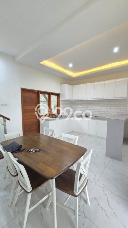 LOKASI STRATEGIS! Vila Kawasan , Luas 200m2m², Lokasi Strategis LOKASI STRATEGIS! Vila Kawasan , Luas 200m2m², Lokasi Strategis