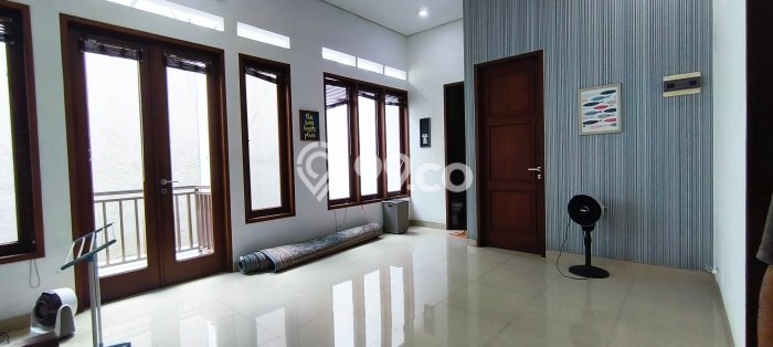 Jual Rumah Luas Megah Dengan View Cantik di Rawamangun, Jakarta Timur Jual Rumah Luas Megah Dengan View Cantik di Rawamangun, Jakarta Timur