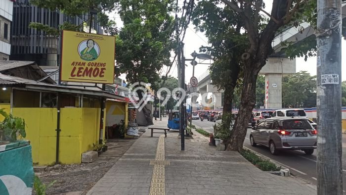Komersial Bagus Dijual LB 300m2 Lokasi Strategis Jakarta Timur Area Cocok untuk Bisnis Komersial Bagus Dijual LB 300m2 Lokasi Strategis Jakarta Timur Area Cocok untuk Bisnis