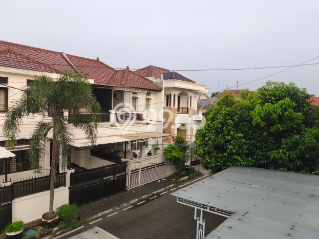 Rumah Mewah LB 220m2 Siap Pakai Desain Elegan di Pondok Kelapa, Jakarta Timur Rumah Mewah LB 220m2 Siap Pakai Desain Elegan di Pondok Kelapa, Jakarta Timur