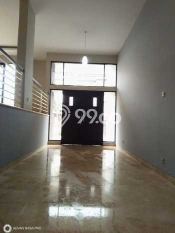 Disewakan! Rumah 3 Kamar Tidur &
3 Kamar Mandi di Sudirman, Bandung Disewakan! Rumah 3 Kamar Tidur &
3 Kamar Mandi di Sudirman, Bandung