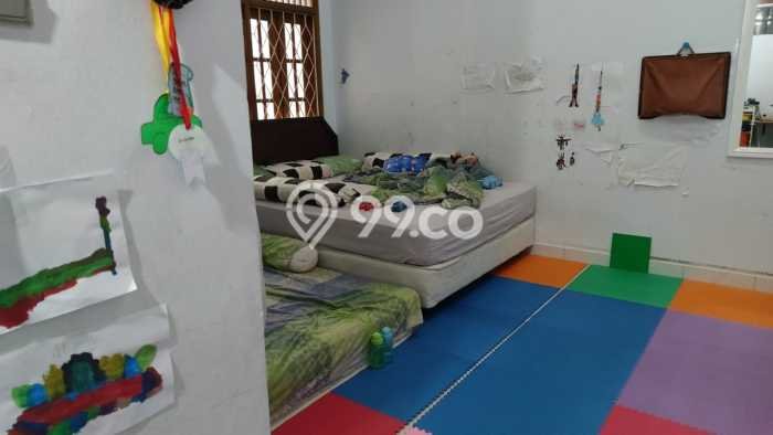 Hunian Mewah LB 320m2 Siap Huni Desain Elegan di Bintaro, Tangerang Selatan Hunian Mewah LB 320m2 Siap Huni Desain Elegan di Bintaro, Tangerang Selatan