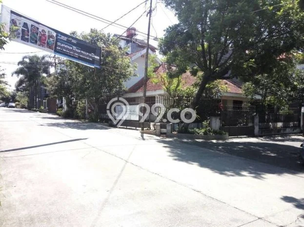 Rumah LT 283m2m² / LB 250m2m² One Gate System di , Bandung Rumah LT 283m2m² / LB 250m2m² One Gate System di , Bandung