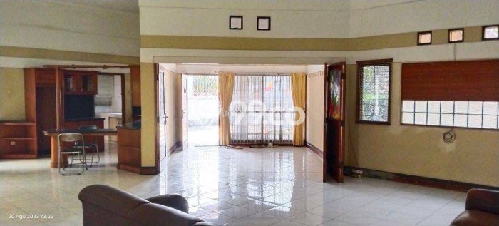Rumah Strategis Arcamanik, Bandung, LT 600m² Bangunan 400m² Rumah Strategis Arcamanik, Bandung, LT 600m² Bangunan 400m²