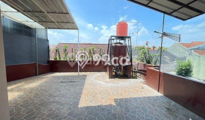 Rumah Elit Modern Tanpa Renovasi di Buah Batu Bandung Rumah Elit Modern Tanpa Renovasi di Buah Batu Bandung