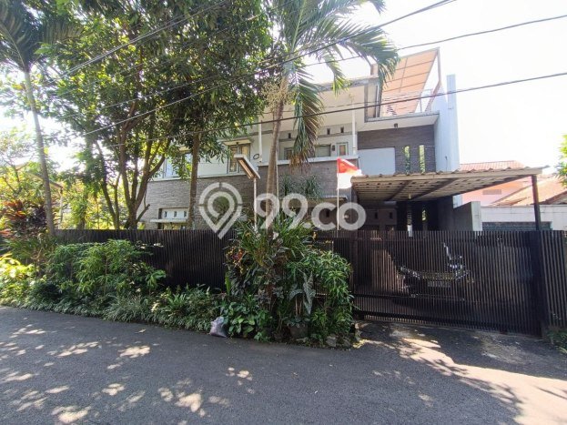 Rumah di Turangga, Bandung, Luas 447m2m² Bangunan 400m2m² Rumah di Turangga, Bandung, Luas 447m2m² Bangunan 400m2m²