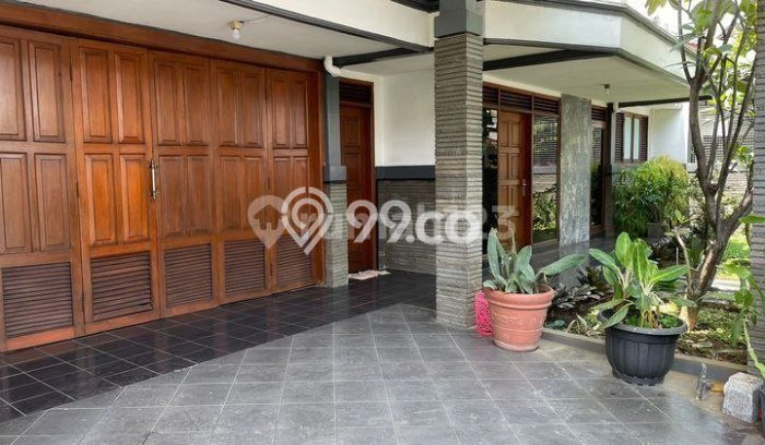 Rumah Elit Modern Tanpa Renovasi di Buah Batu Bandung Rumah Elit Modern Tanpa Renovasi di Buah Batu Bandung