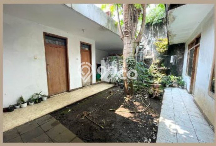 HOT LISTING! Rumah Siap Huni area , Luas 415m2m² LB 300m2m² HOT LISTING! Rumah Siap Huni area , Luas 415m2m² LB 300m2m²