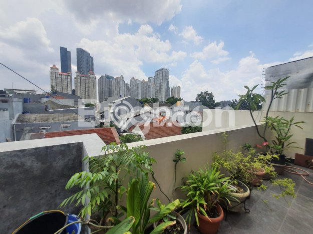 Hunian Mewah LB 325m2 Siap Huni Desain Elegan di Tanjung Duren, Jakarta Barat Hunian Mewah LB 325m2 Siap Huni Desain Elegan di Tanjung Duren, Jakarta Barat
