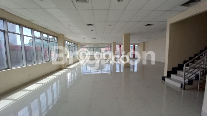 Unit Komersial Dijual di Jakarta Pusat LT 547m2 & LB 1900m2 Unit Komersial Dijual di Jakarta Pusat LT 547m2 & LB 1900m2
