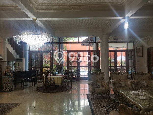 Siap Huni Rumah Mewah 7 Kamar di Kebayoran Lama Dekat ke Mana Saja Siap Huni Rumah Mewah 7 Kamar di Kebayoran Lama Dekat ke Mana Saja