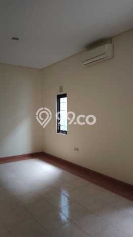 Rumah Luxury Modern Tanpa Renovasi di Kav DKI Jakarta Barat Rumah Luxury Modern Tanpa Renovasi di Kav DKI Jakarta Barat