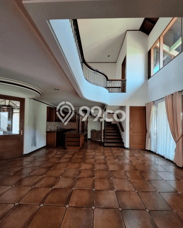 Hunian Elit LB 600m2 Siap Huni Desain Elegan di Srondol, Semarang Hunian Elit LB 600m2 Siap Huni Desain Elegan di Srondol, Semarang