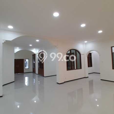 Rumah Premium LT 360m² / LB 500m² di Kompleks Perumahan Ngesrep, Semarang Rumah Premium LT 360m² / LB 500m² di Kompleks Perumahan Ngesrep, Semarang