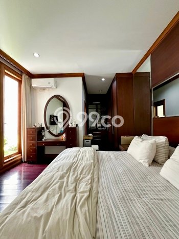 Hunian Mewah LB 325m2 Siap Huni Desain Elegan di Sektor 9-Bintaro, Tangerang Selatan Hunian Mewah LB 325m2 Siap Huni Desain Elegan di Sektor 9-Bintaro, Tangerang Selatan