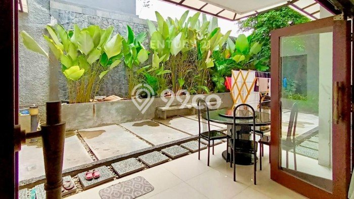 Rumah Mewah LB 568m2 Siap Huni Desain Elegan di Sektor 1 - Bintaro, Jakarta Selatan Rumah Mewah LB 568m2 Siap Huni Desain Elegan di Sektor 1 - Bintaro, Jakarta Selatan
