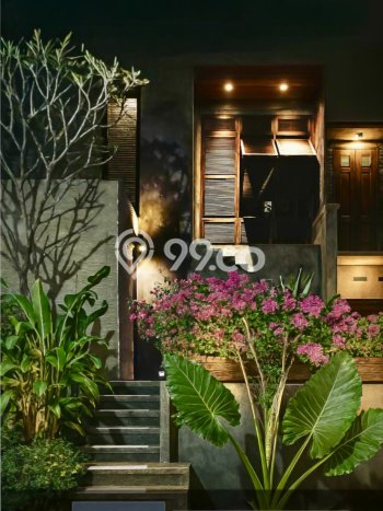 Ready to Use! Luxury House LT 261m2 Desain Elegan di Pejaten Ready to Use! Luxury House LT 261m2 Desain Elegan di Pejaten